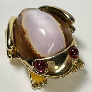 Goldtone & shell w/garnet colored cabochon eyes frog brooch (465)